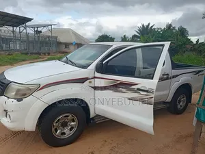 Toyota Hilux 2014 White