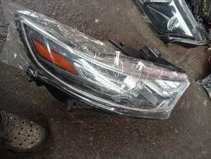 2013 Ford Taurus Headlight