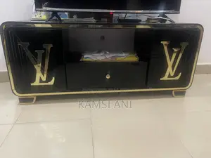 Lv TV Stand