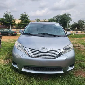 Toyota Sienna 2016 Silver