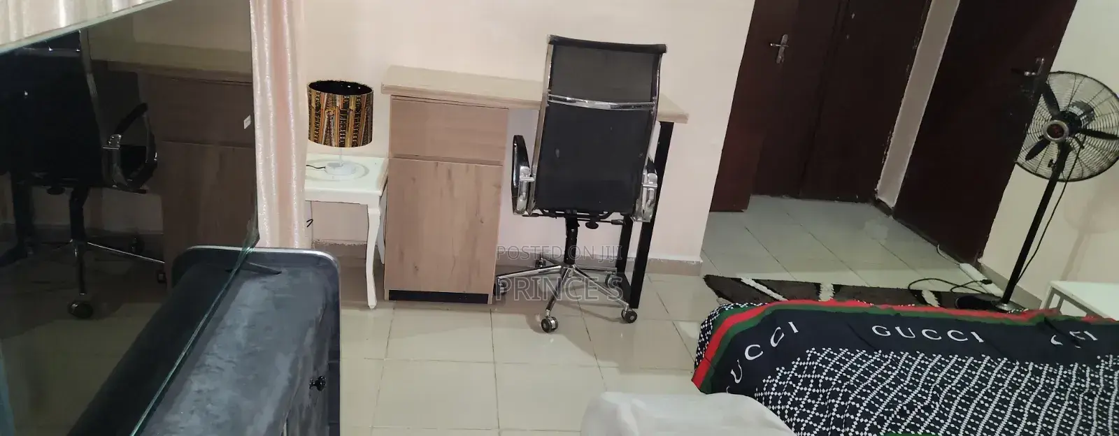 Girls House Call On
