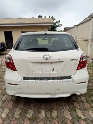Toyota Matrix S Hatchback AWD (2.4L 4cyl 4A) 2013 White