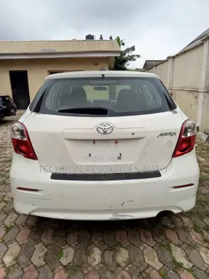 Toyota Matrix S Hatchback AWD (2.4L 4cyl 4A) 2013 White