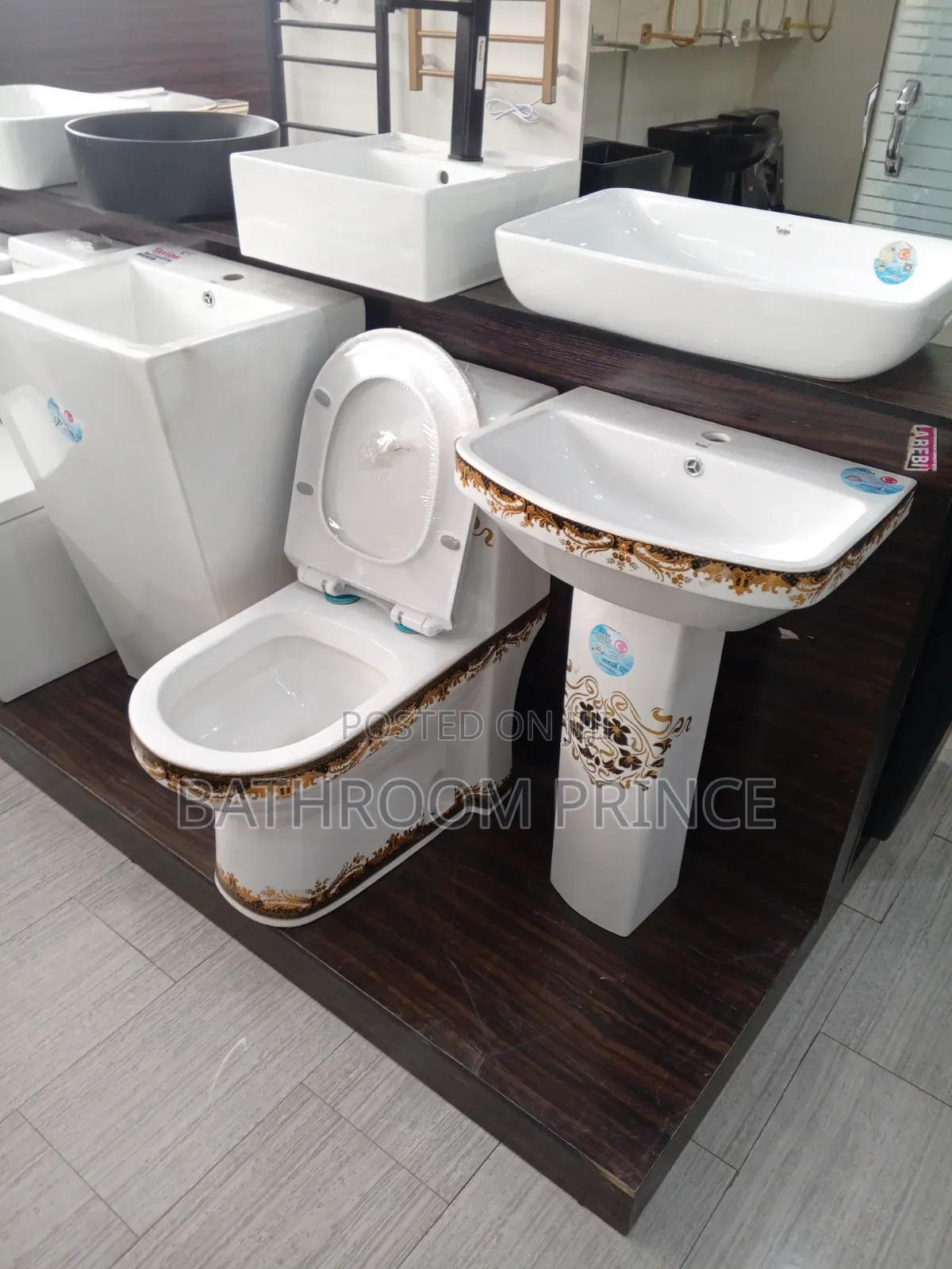 Unique Executive Water Closet Set