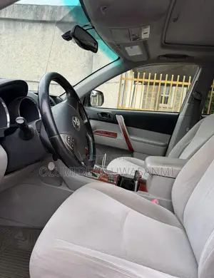 Toyota Highlander Base 2010 Burgundy
