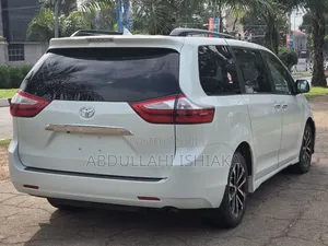 Toyota Sienna 2018 White
