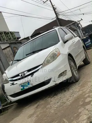 Toyota Sienna XLE Limited AWD 2009 White