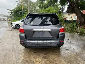 Toyota Highlander Limited 2011 Gray