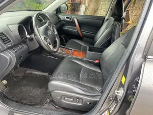Toyota Highlander Limited 2011 Gray