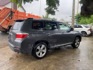 Toyota Highlander Limited 2011 Gray