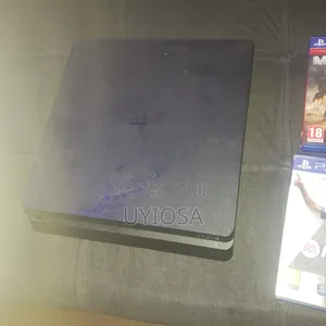 Clean PS4 With 2 Games and No Pad 500gb