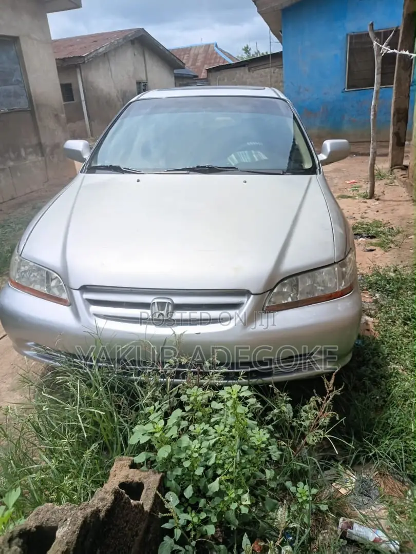 Honda Accord 2000 Silver