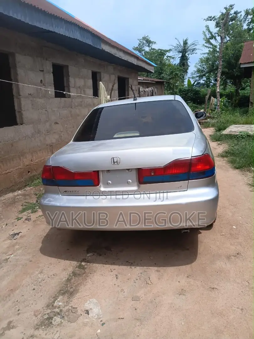 Honda Accord 2000 Silver