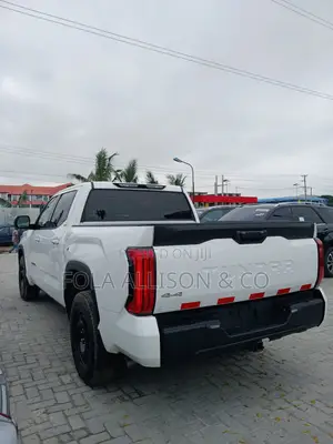 Toyota Tundra 2024 White