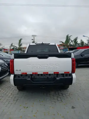 Toyota Tacoma SR5 XtraCab 6' Bed AT 2024 White