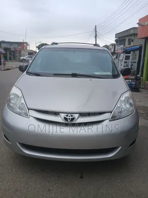 Toyota Sienna 2010 Silver