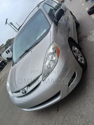 Toyota Sienna 2010 Silver