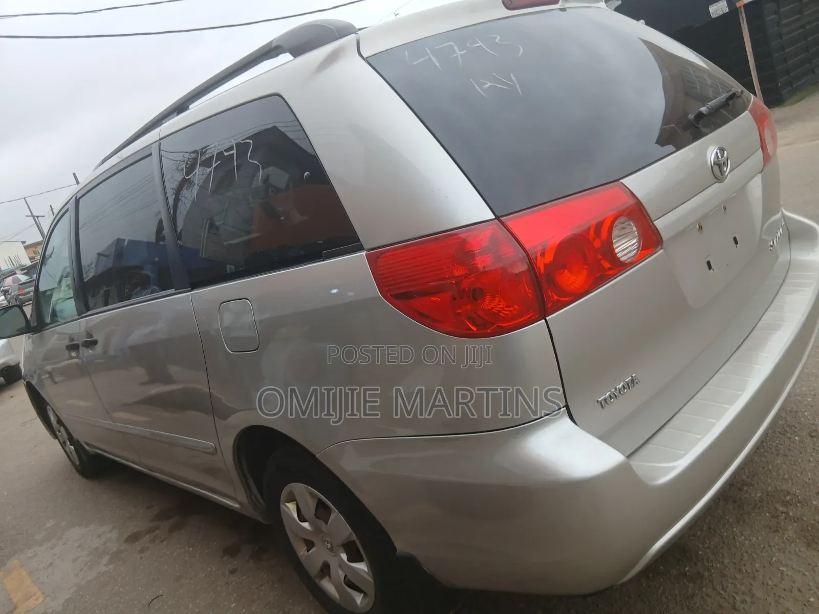 Toyota Sienna 2010 Silver