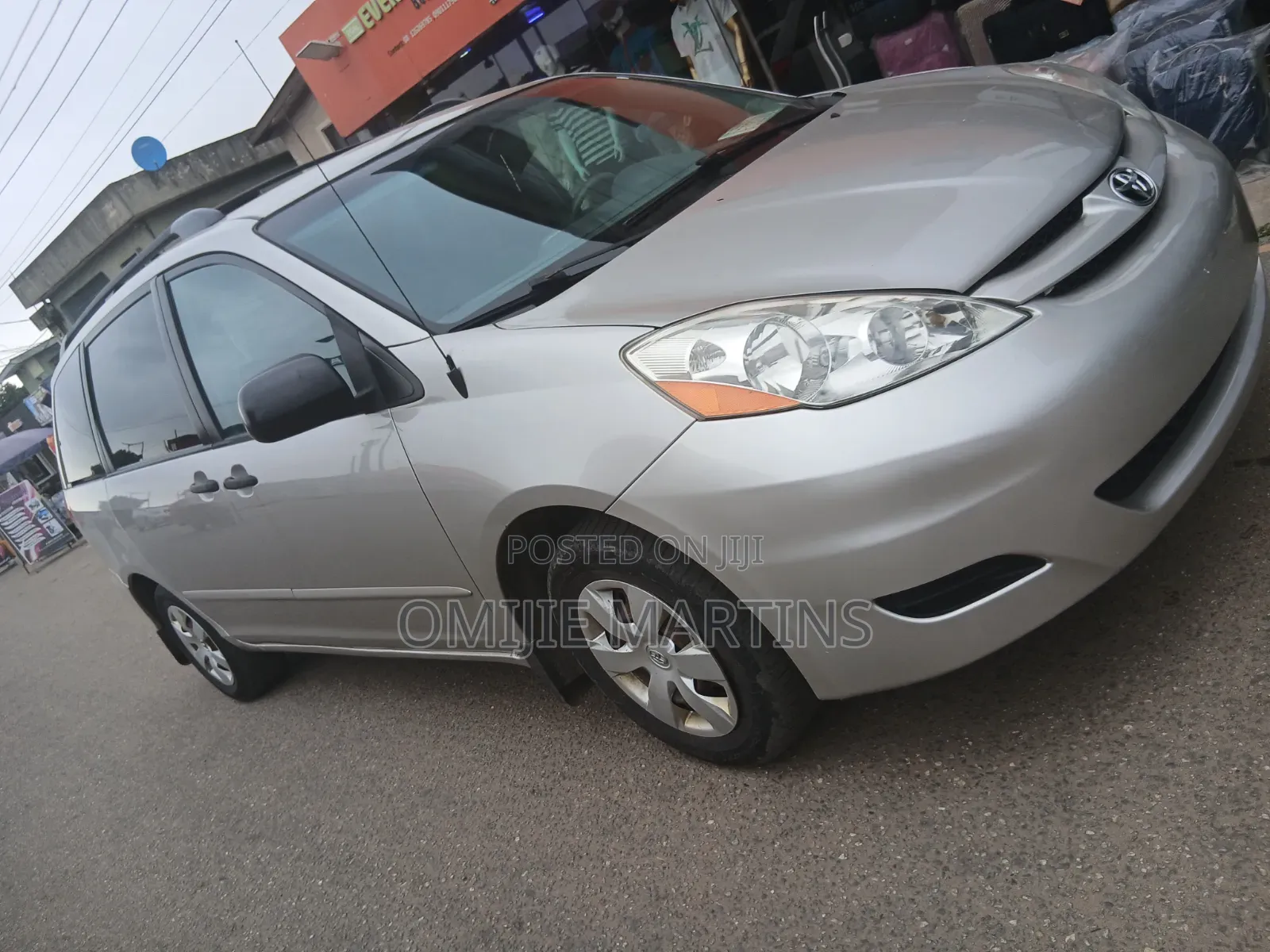 Toyota Sienna 2010 Silver