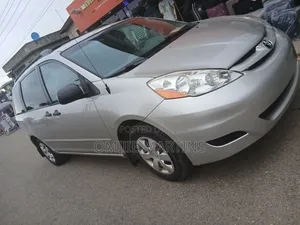 Toyota Sienna 2010 Silver