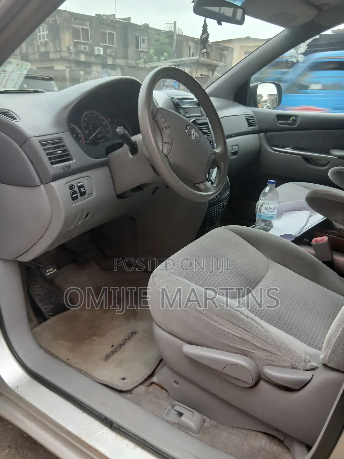 Toyota Sienna 2010 Silver