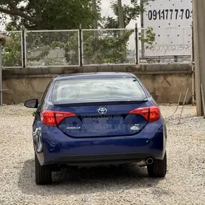 Toyota Corolla SE Special Edition 4dr Sedan (1.8L 4cyl CVT) 2017 Blue