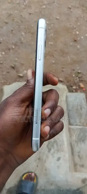 Apple iPhone 11 64 GB White