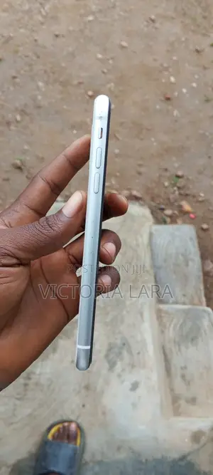 Apple iPhone 11 64 GB White