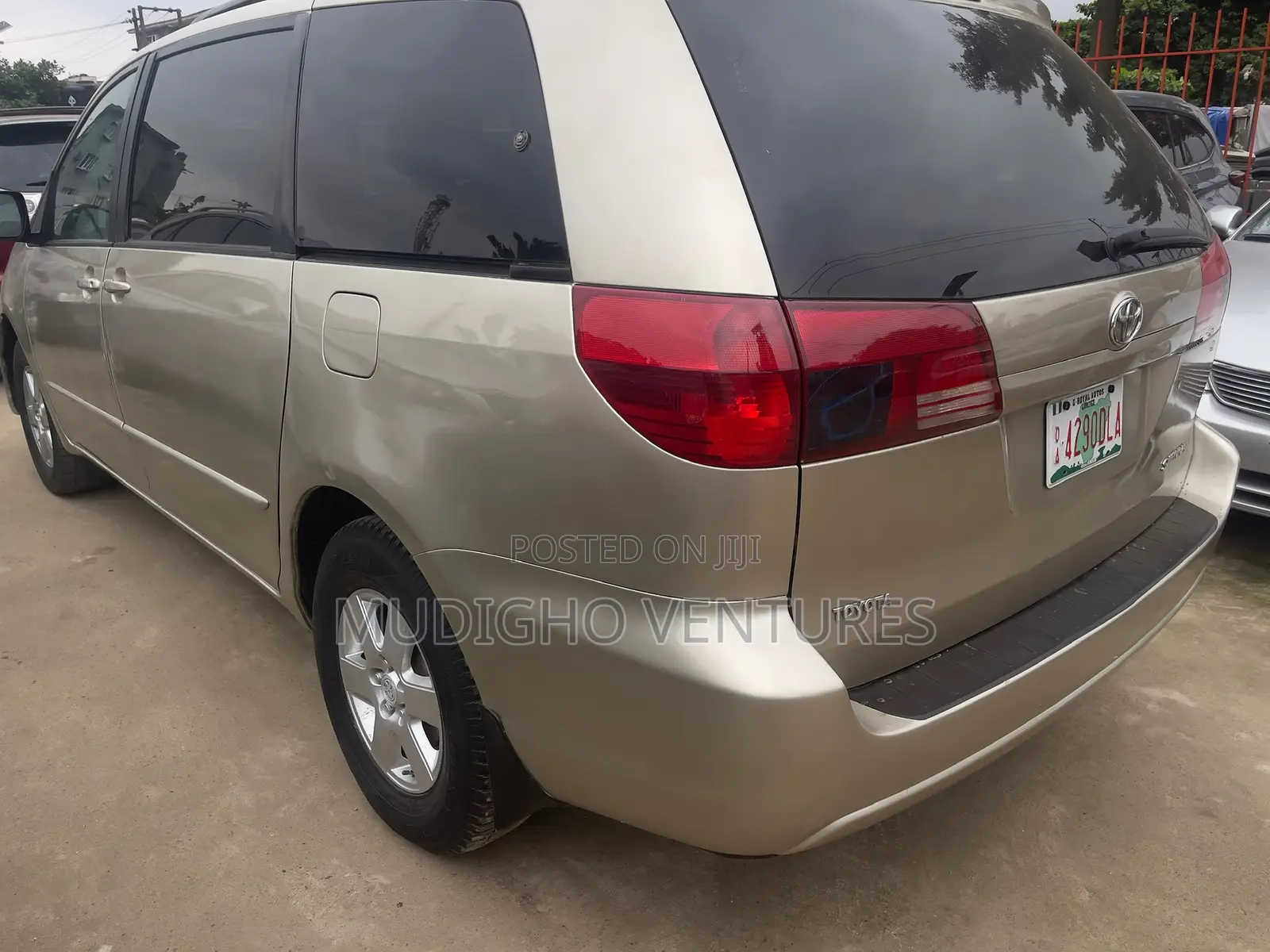 Toyota Sienna 2006 Gold