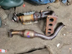 Direct Tokunbo Engine and Center Catalyst for Toyota Rav4 4plug 2014
