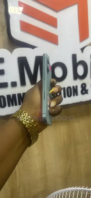Apple iPhone 16 128 GB Green