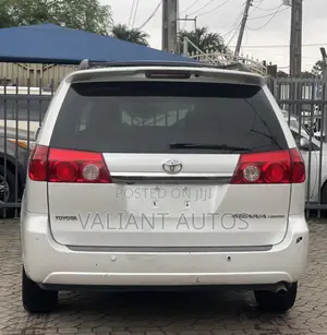 Toyota Sienna 2006 White