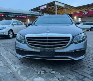 Mercedes-Benz E300 2017 Blue