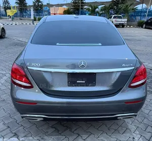 Mercedes-Benz E300 2017 Blue