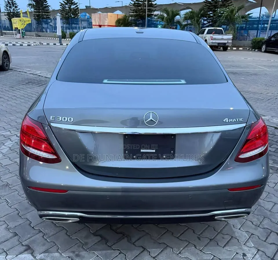 Mercedes-Benz E300 2017 Blue