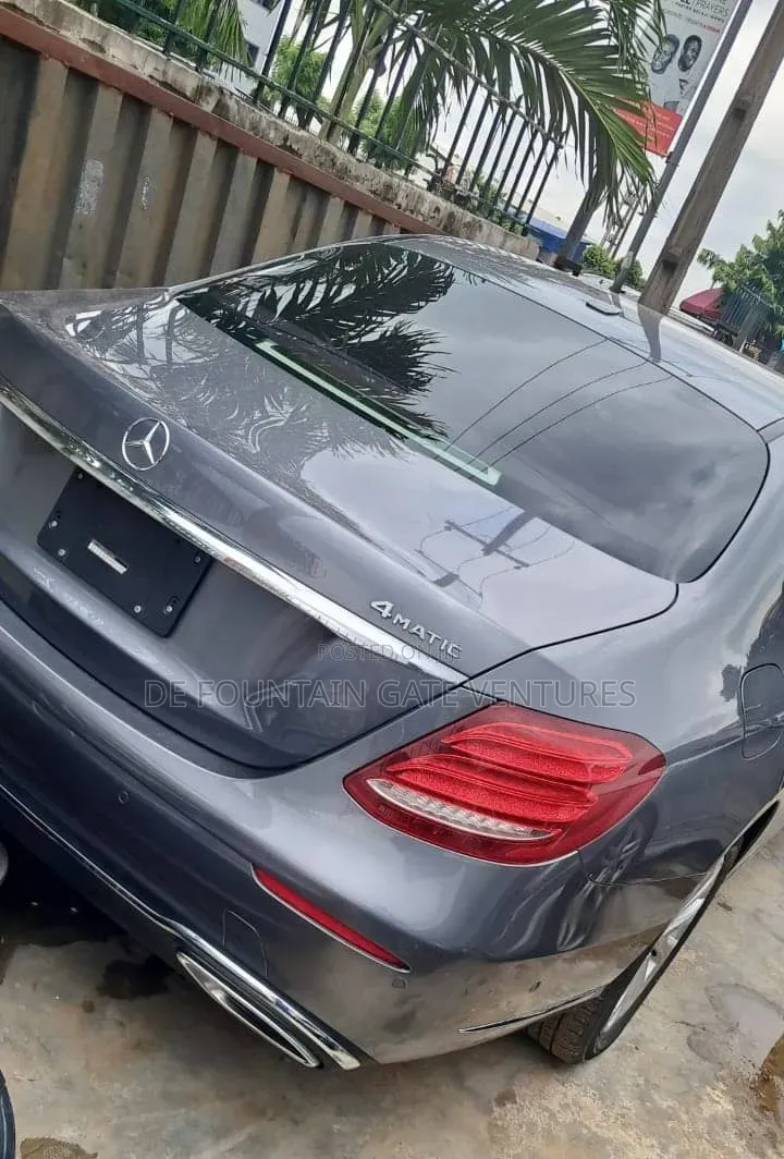 Mercedes-Benz E300 2017 Blue