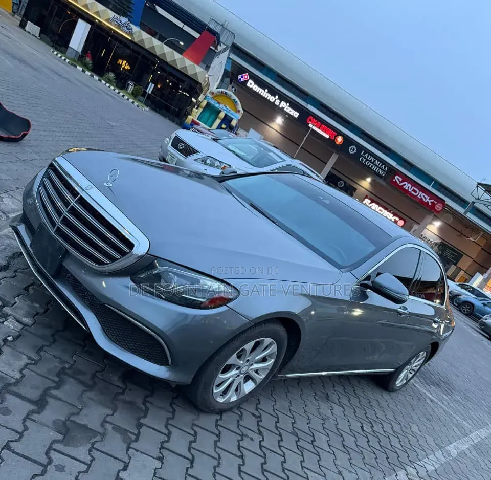 Mercedes-Benz E300 2017 Blue