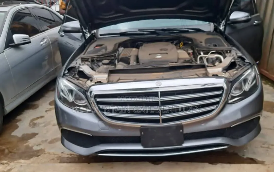 Mercedes-Benz E300 2017 Blue