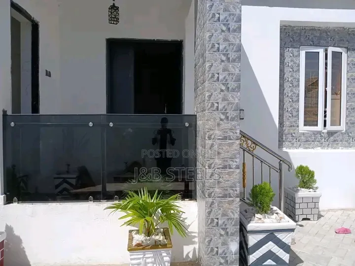10m Mounted Glass