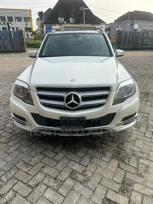 Mercedes-Benz GLK-Class Base GLK 350 4dr AWD 4MATIC (3.5L 6cyl 7A) 2015
