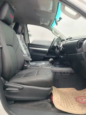Toyota Hilux SR5 4x4 2018 White