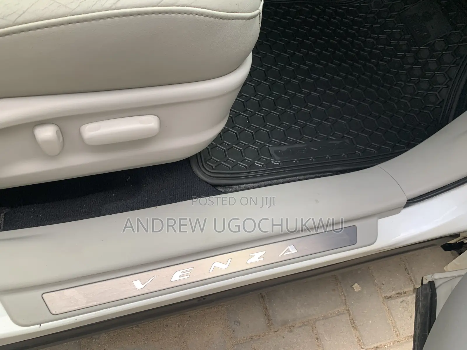 Toyota Venza 2011 White