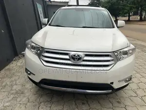 Toyota Highlander Limited 3.5l 4WD 2013 White
