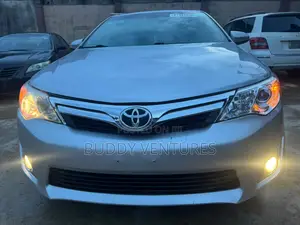 Toyota Camry XLE 4dr Sedan (3.5L 6cyl 6A) 2014 Silver