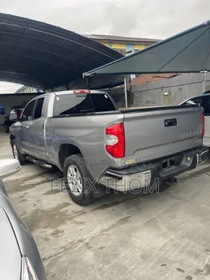 Toyota Tundra SR5 4dr Double Cab SB (4.6L 8cyl 6A) 2015 Gray