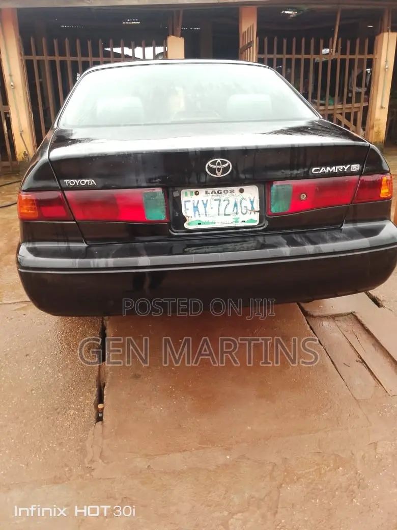 Toyota Camry 2000 Black