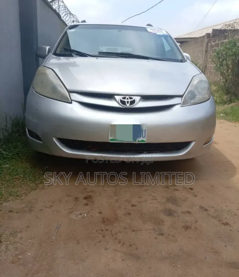 Toyota Sienna 2006 Silver