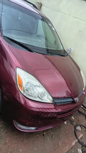 Toyota Sienna 2006 Red