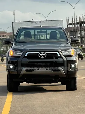 New Toyota Hilux 2025 Black