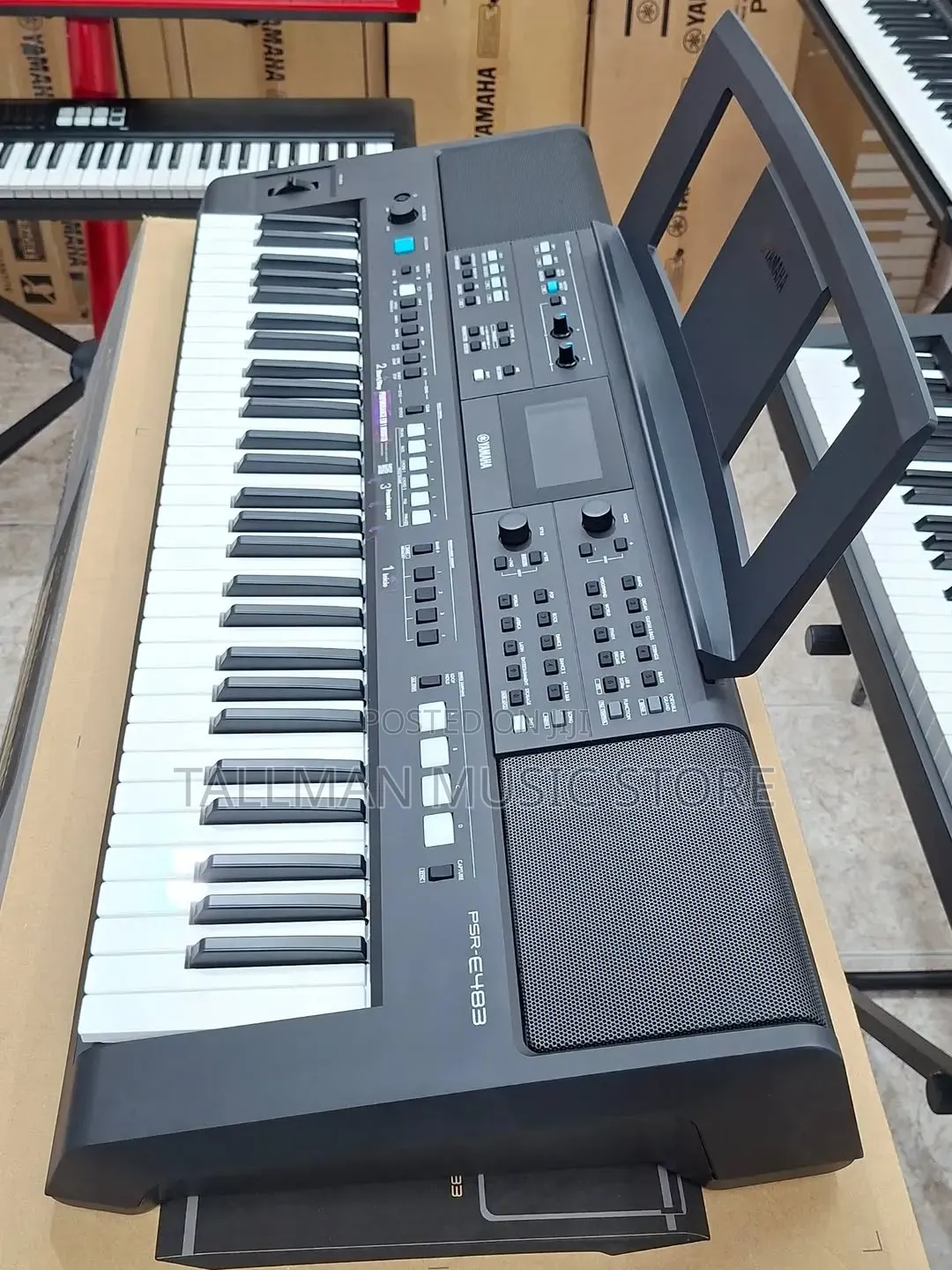 Yamaha PSR E483
